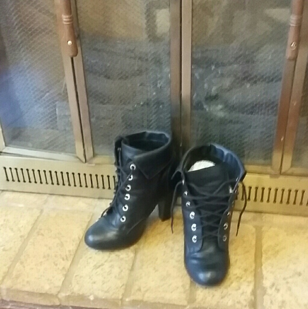 Rouge black ankle boots size 8.5